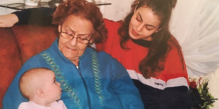 Mamie Thérèse avec Camille, sa petite-fille et son arrière-petite-fille